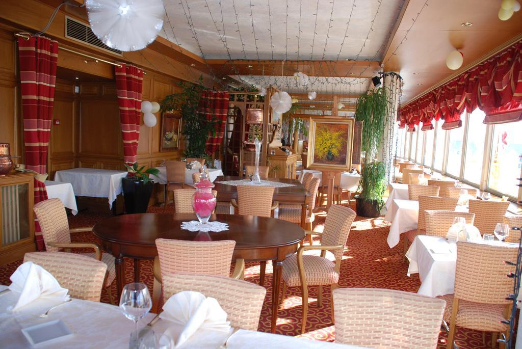Hotel Restaurant Le Bellevue Montrichard 3 Etoiles 蒙特里夏尔 外观 照片
